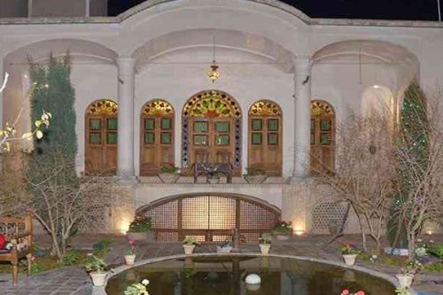 اقامتگاه سنتی خانه مرشدی کاشان